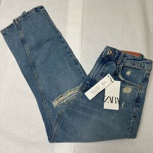 NWT; ZARA DISTRESSED JEANS 💙